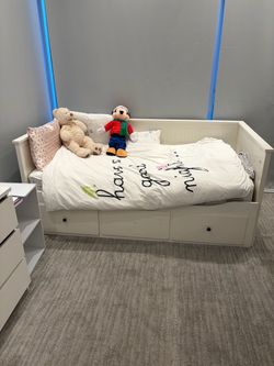 Free bed and coffee table