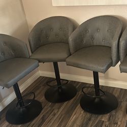 4 Bar Stools Excellent Condition 