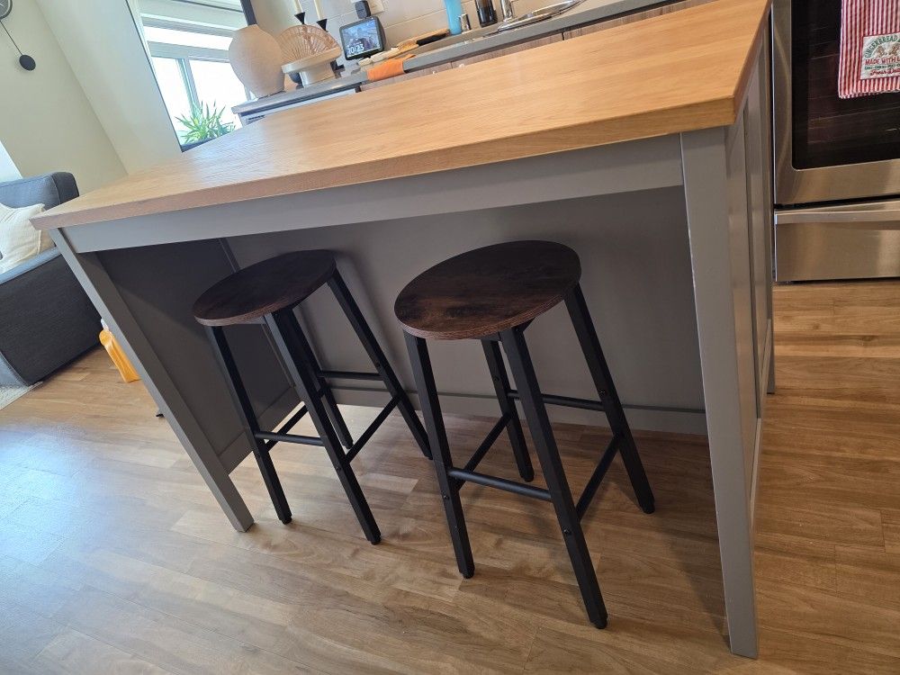 Kitchen Island With Stools