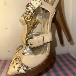 Vintage GUESS Women’s Croc-Embossed Heels – Size 7.5 (Fits 7–7.5) Cream/Tan/Beige