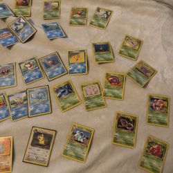 70 Pokémon Cards