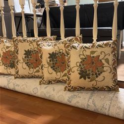 Beautiful Golden Embroidery Decorative Pillow/Coushion