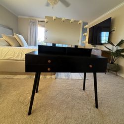 Vanity w/mirror and lights