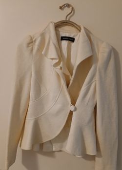 Nanette Laporte Women's Blazer Size 4 US Cream/Beige Color. Excellent Condition.