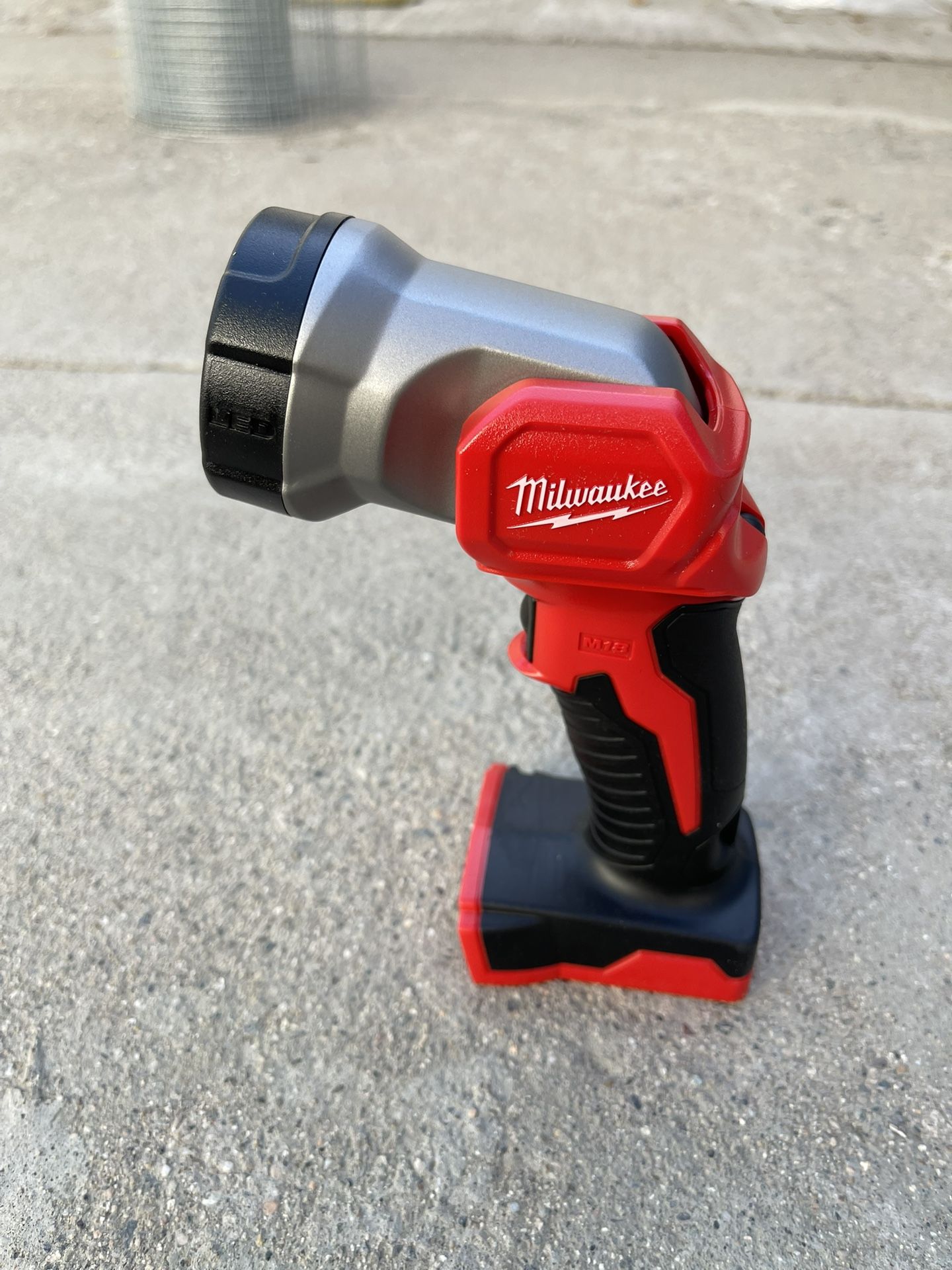 M18 18-Volt 100 Lumens LED Flashlight