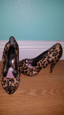 Paris hilton cheetah pribt high heels...size 8 1/2 womens...like new!