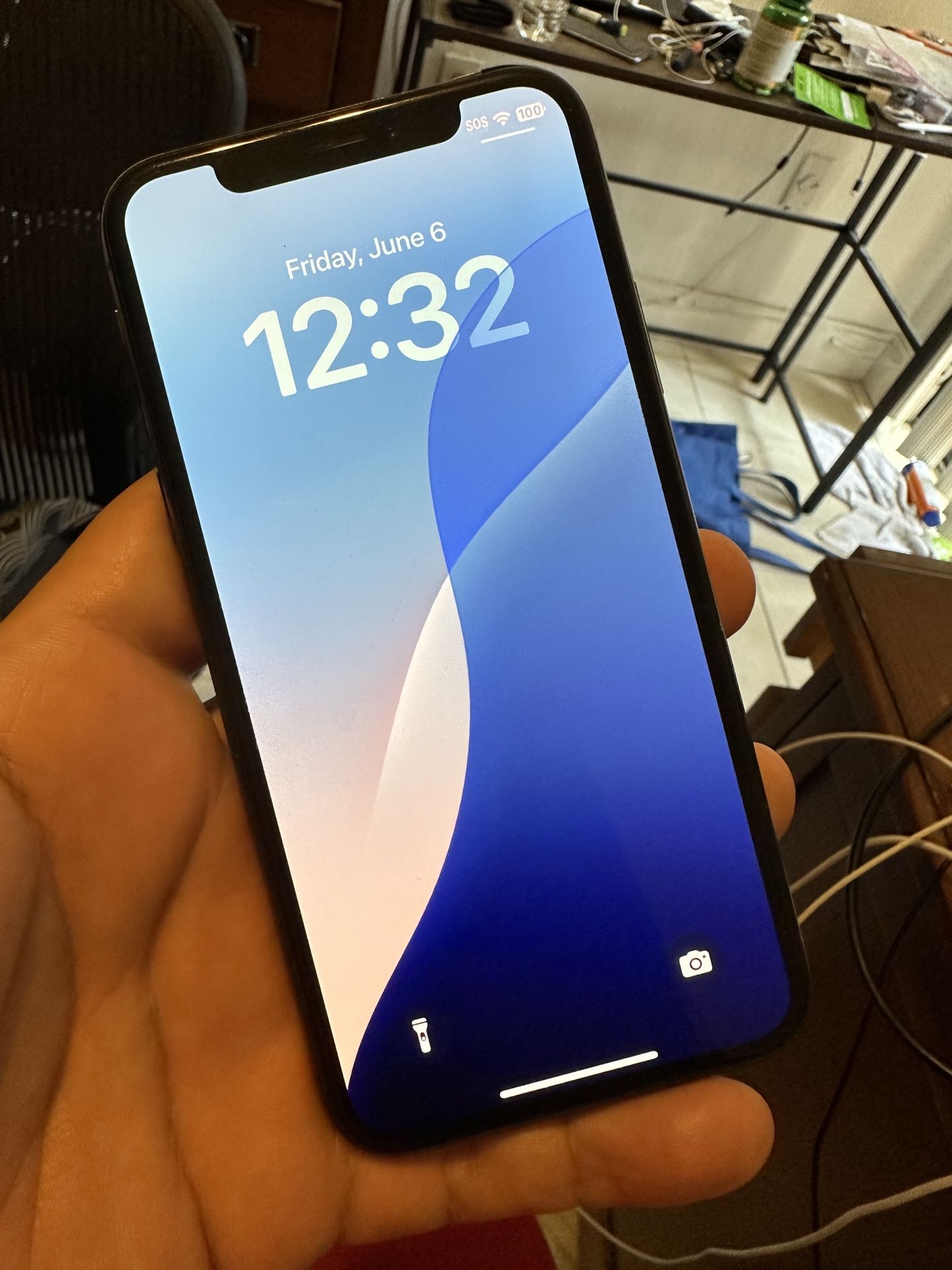 Unlocked iPhone XS 64GB Amoled Display Stainless Steel Frame