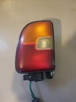 1996 - 1997 Toyota rav4 Left Tail light