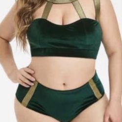 Gold & Green Swimsuit & Cosplay