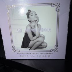 Ariana Grande Perfume 
