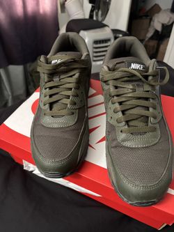 Air max 90s size 10