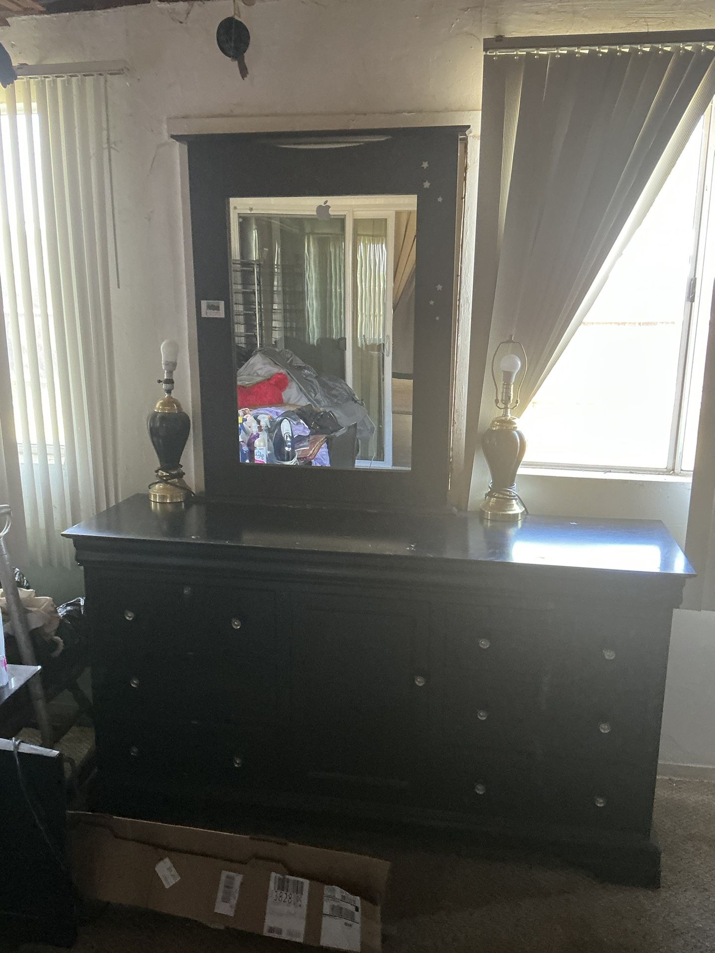 Dresser With Mirror