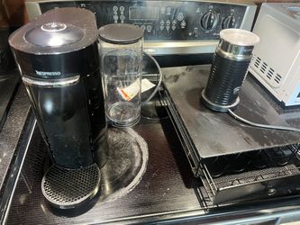 Nespresso Vertuo W/ frother and pod rack