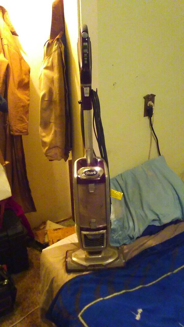 Shark Vacuum Cleaner Aspirateur Model NV750W 31 for Sale in