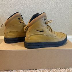 Nike boots 5Y