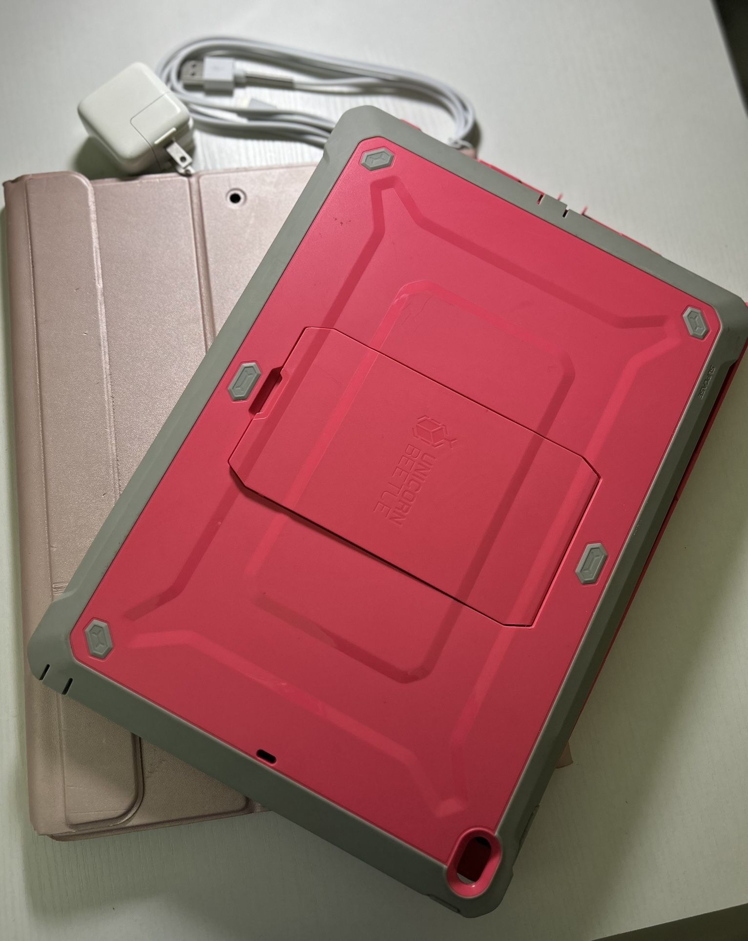 iPad Pro 12.9 Inches -- 2nd Generation (pink Cases)