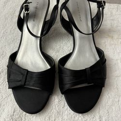 Black Pumps