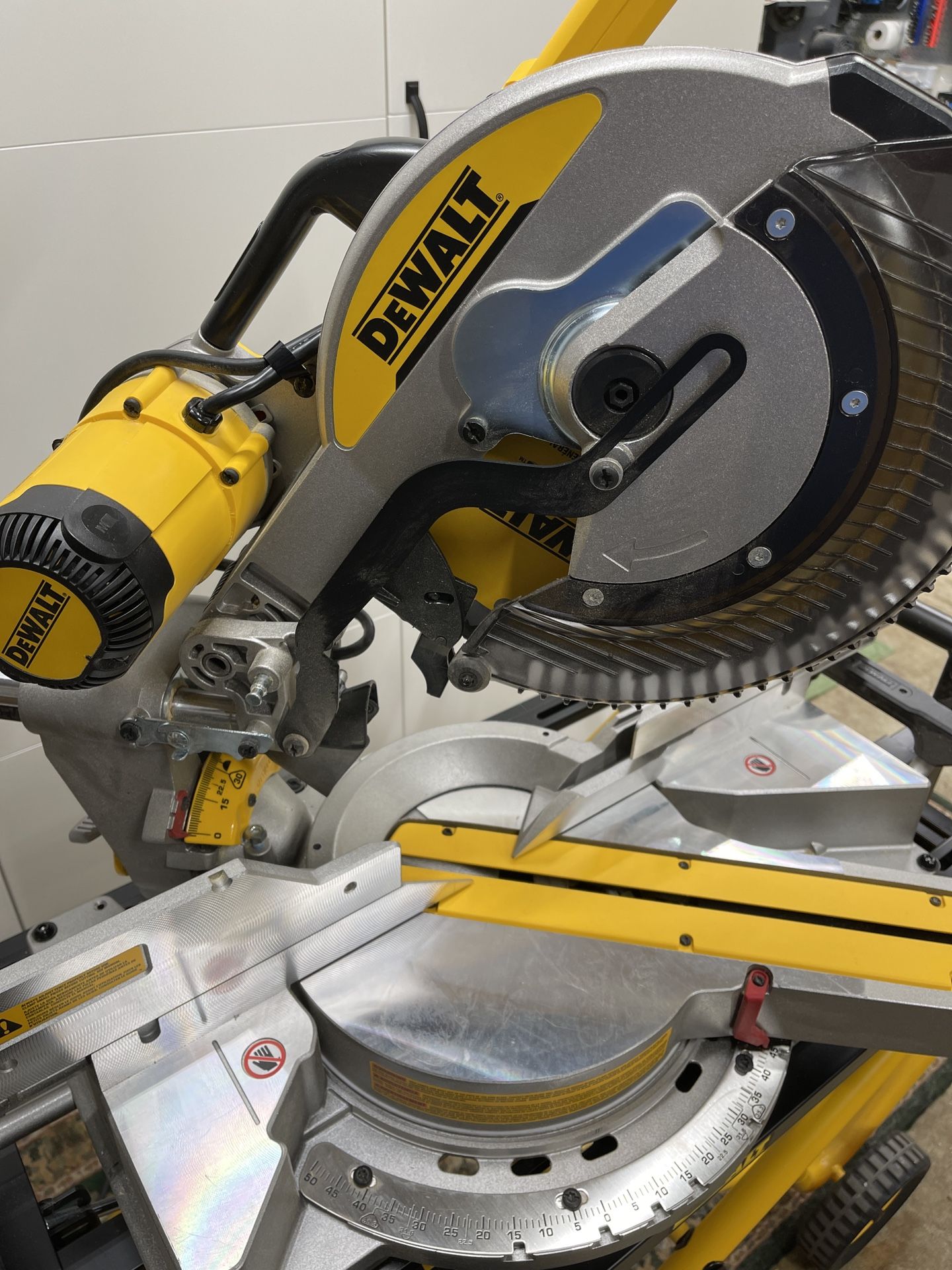 Dewalt Dws779 12” Sliding Compound Miter Saw With Dwe74911 Rolling Stand For Sale In Lynnwood 0899