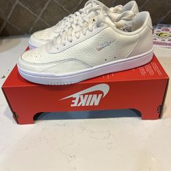 Nike Women’s Shoes brand new size 7