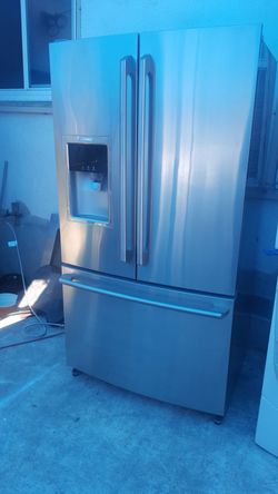 refrigerator Electrólux brand measures 36 wide and 70 high 2 months warranty delivery and installation