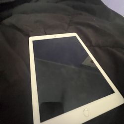 Silver 9.7 Inch Used iPad 