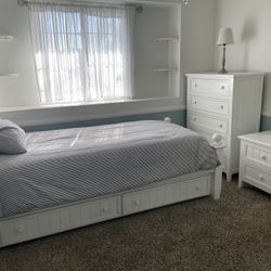 White All Wood Twin Bedroom Set With Trundle 