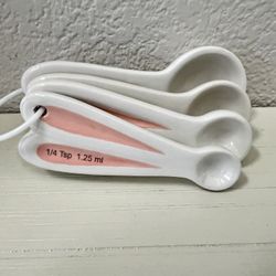 Target Bullseye Bunny Ear Measuring Spoons New Without Tags  Never Used