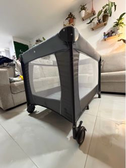 Evenflo Portable Playard/Travel Crib – with Carrying Bag – Used, Works Great