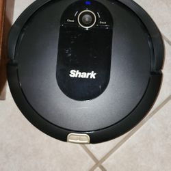 Shark IQ Robot Vacuum 