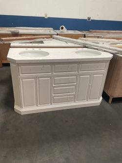 60” White Solid Wood Bathroom Vanity with Engineered Marble Top (V123)