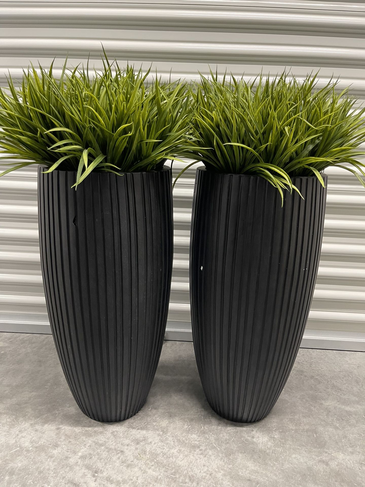 2 Black Resin Indoor/Outdoor Planter Small