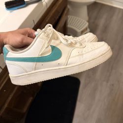 Women’s Nike Court