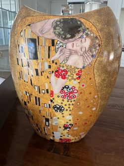 Gustav Klimt "The Kiss" Decorative Vase
