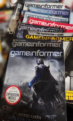Lot 10 Game Informer Magazines Batman CoD Tomb Raider Excellent Condition