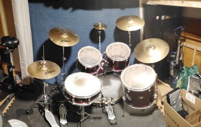 Tama Imperialstar 5 pc kit w/Zildjian S Cymbals, throne, cases, mutes