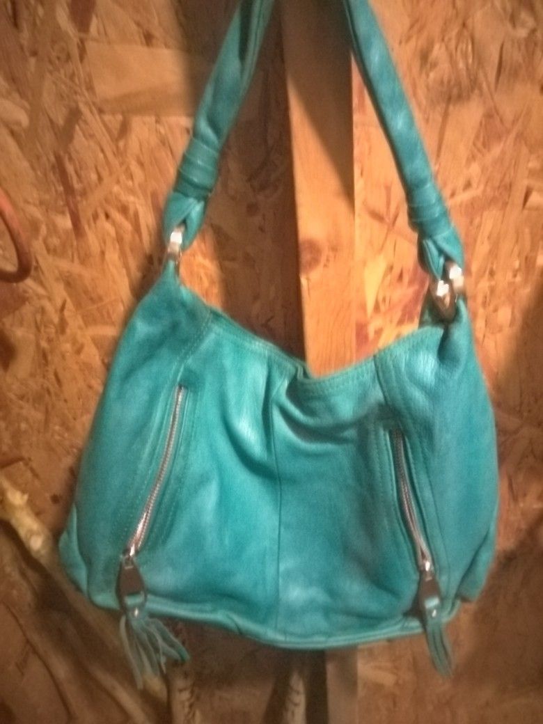 A TURQUOISE WYCOSAKGE HAND BAG