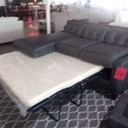 Nice Gray Sectional With Pull Out Queen Mattress ( Ask For Jose)