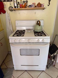 GE 30 inch Gas Range, White, Works Great