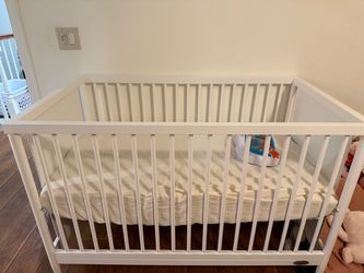 Dream on Me  Crib and Mattress with Newton cover