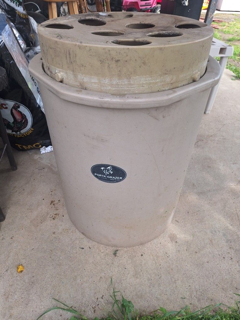 Porta-Grazer XL, Slow Hay Horse Feeder