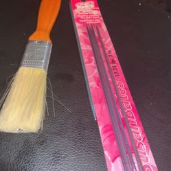 5 Knitting Needles Push A Small Brush 