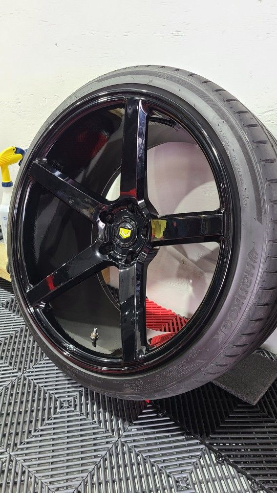 Vossen VPS303 in Gloss Black for Minivans & SUV's
