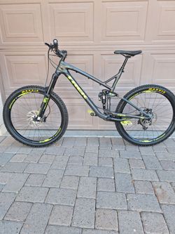 TREK SLASH 9.8 CARBON FULL SUSPENSION 27.5 INCH SETUP TUBELESS ( LARGE/ XL)