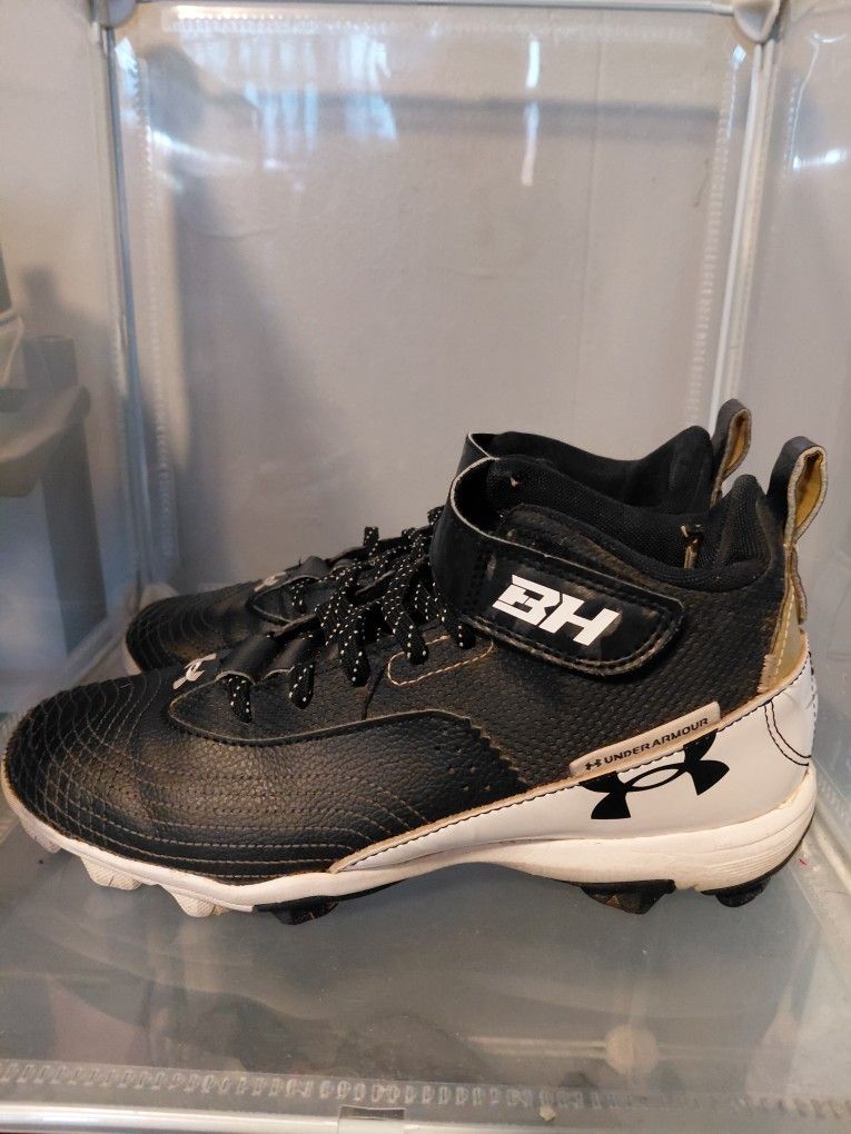 Under Armour Cleats SZ 6.5
