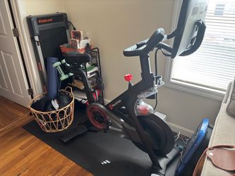 Peloton Bike w/ Mat