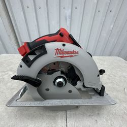 Milwaukee NO BATTERY  M18 18V Lithium-lon Brushless Cordless 7-1/4 in. Circular Saw NEW $125