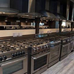 RANGE FOR SALE BOTH GAS AND ELECTRIC