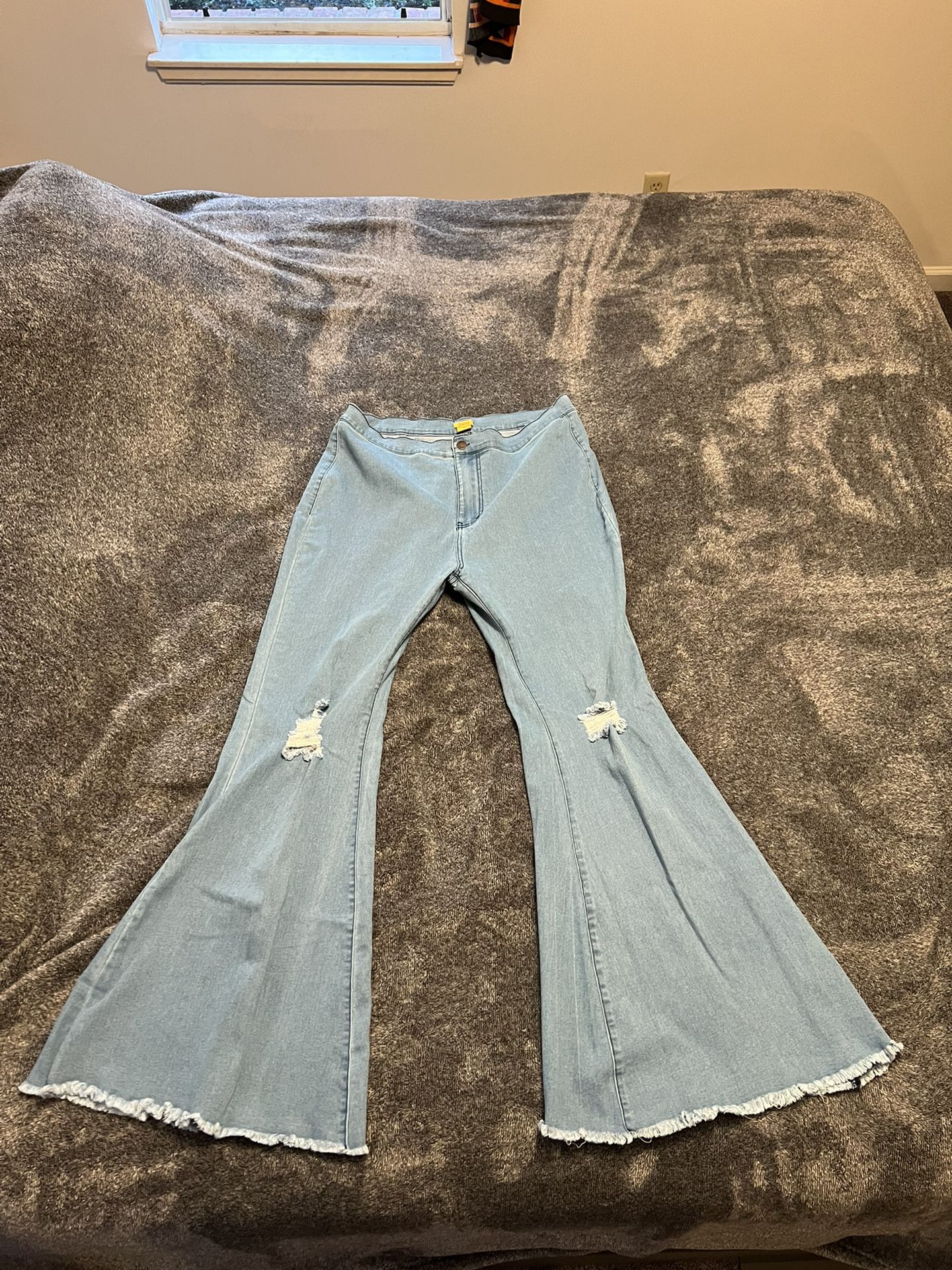 Daisy Bell bottom jeans