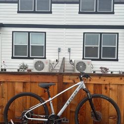 Trek Dual Sport 3 Hybrid Bike — Small Frame Aluminium Bicycle