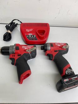 Milwaukee drill set 2504-20 and 2553-20 12v only one battery and charger